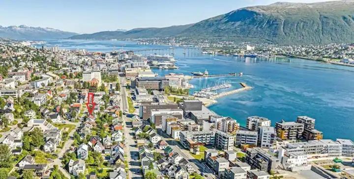 Centrally Located Apartment With 2 Bedrooms And Free Parking Tromsø Exterior foto