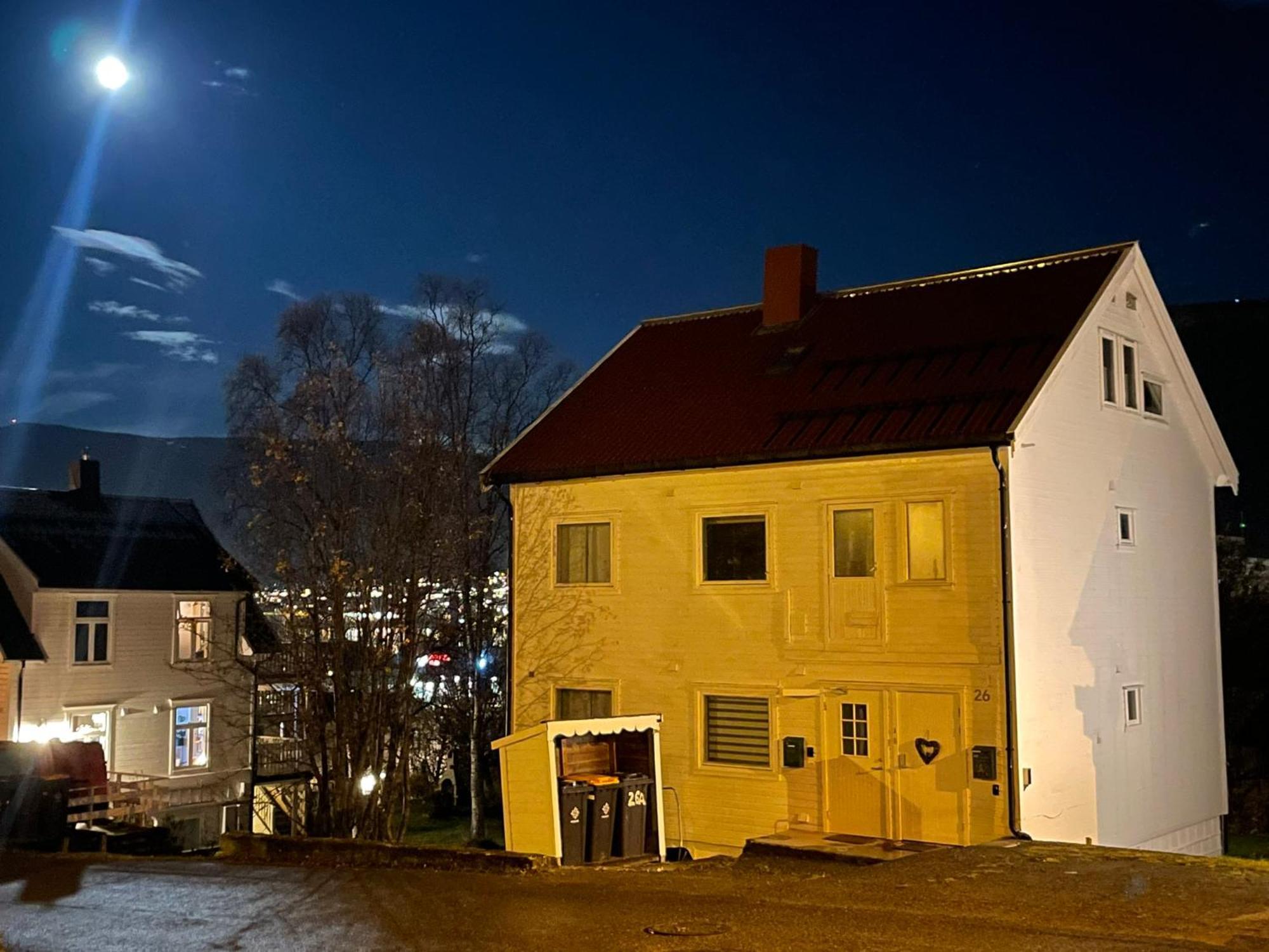 Centrally Located Apartment With 2 Bedrooms And Free Parking Tromsø Exterior foto